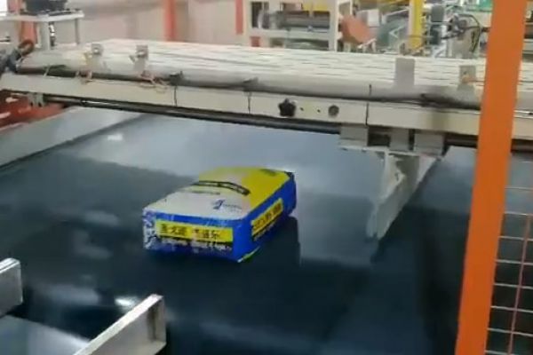 編織袋3通道式稱(chēng)重機客戶(hù)使用現場(chǎng)視頻