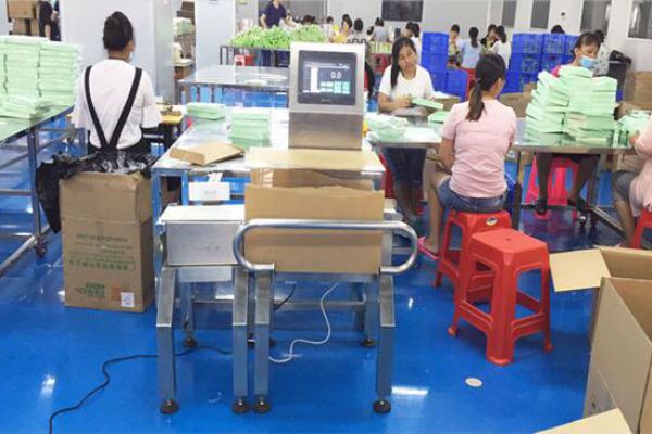 某化妝品公司檢測重量不合格使用現場(chǎng)